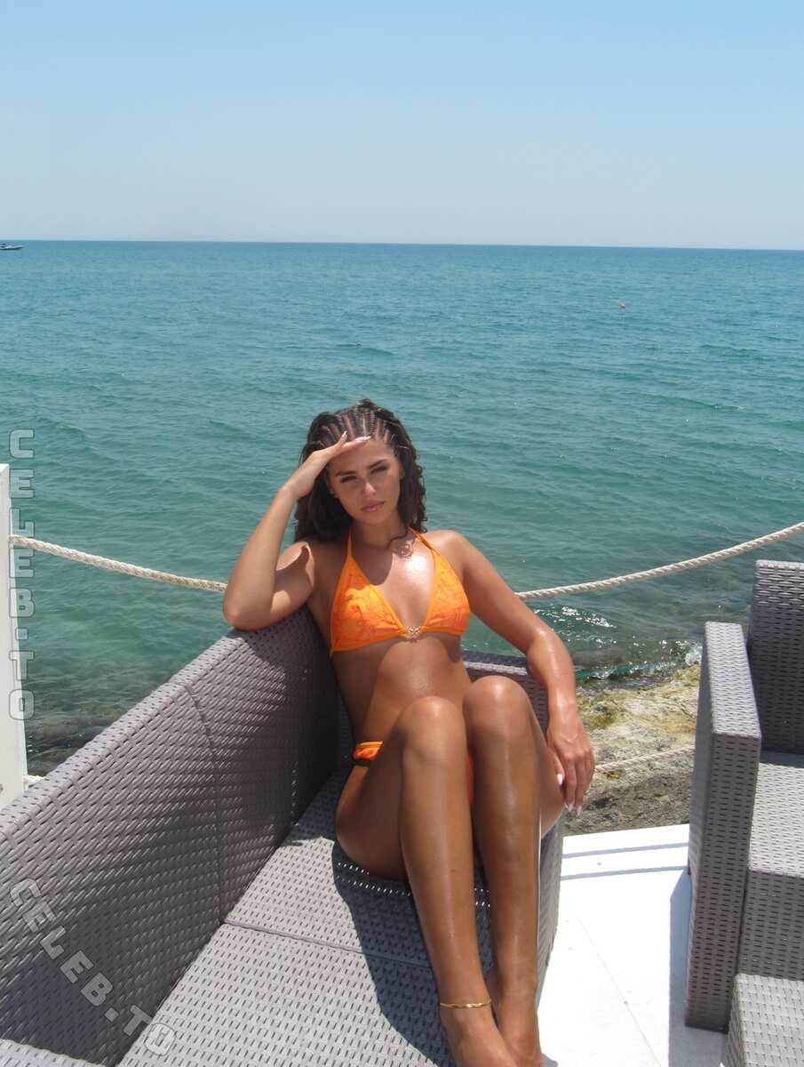 laraemiii nude photo 3