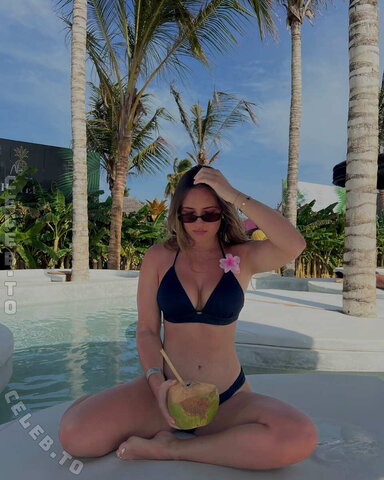 lara.gbdt nude photo 17