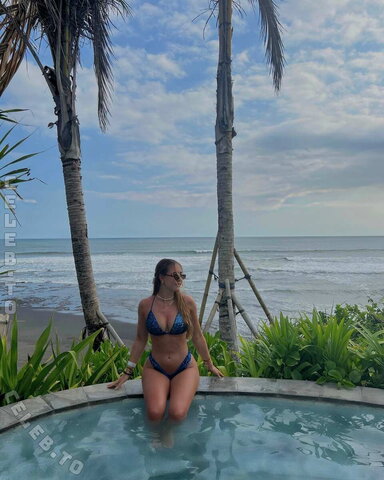 lara.gbdt nude photo 10