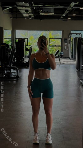 lara.gbdt nude photo 5