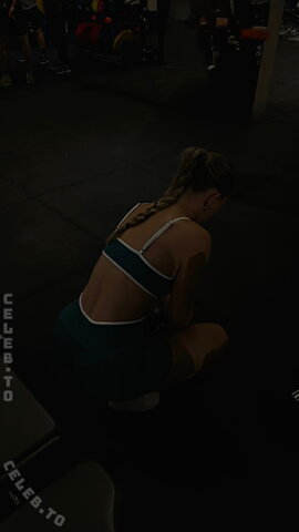 lara.gbdt nude photo 4
