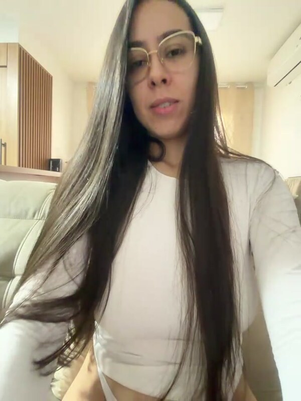 Larah 222 nude photo 2