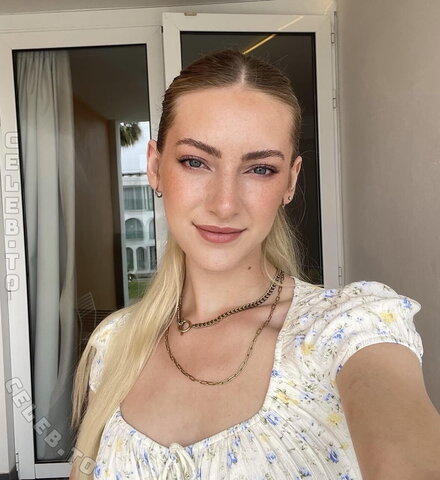 laramarix nude photo 8