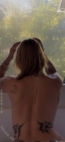Lara_mde nude photo 1