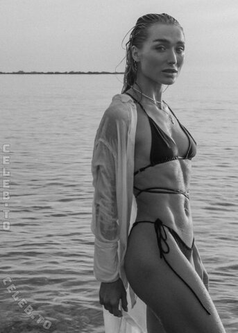 laratolksdorf nude photo 2