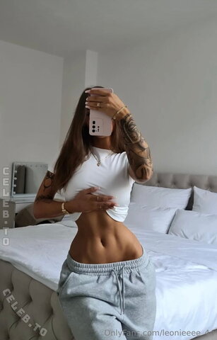 Lara.uth nude photo 52