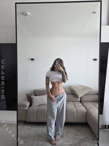 Lara.uth nude photo 17