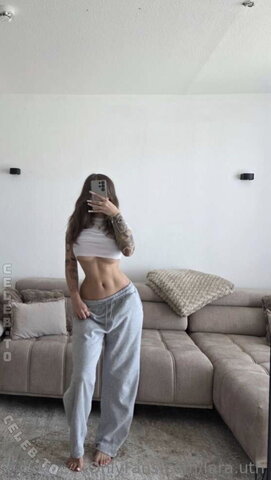 Lara.uth nude photo 16