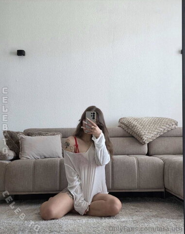 Lara.uth nude photo 12