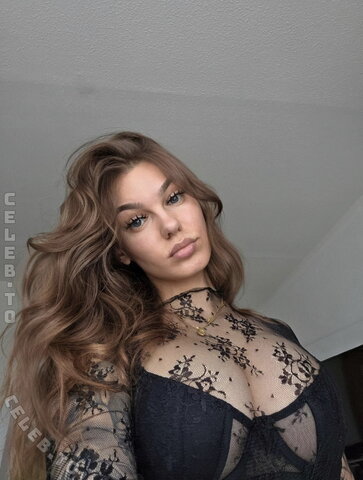 Lara.uth Fresh (2 photos)