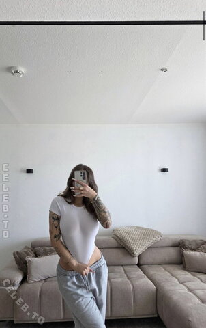 Lara.uth Sexy (1 photo)