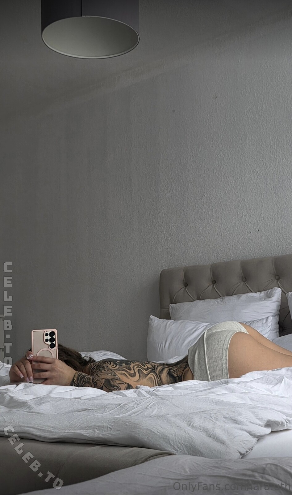 Lara.uth nude photo 1