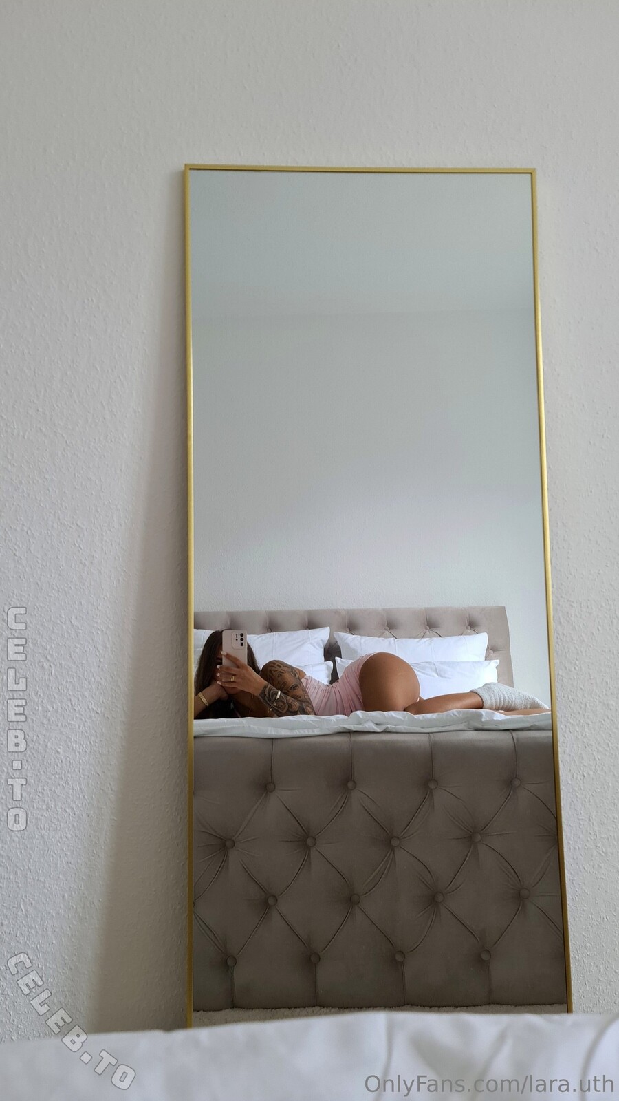 Lara.uth nude photo 3