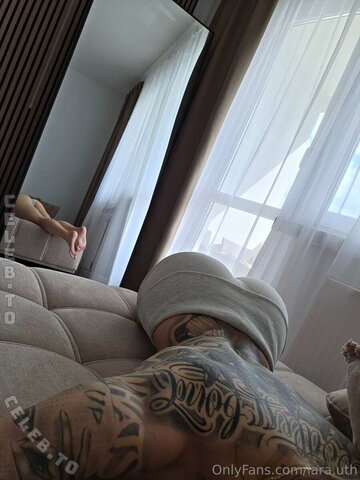 Lara.uth nude photo 3