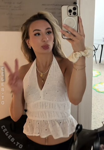 Larawiyl nude photo 32