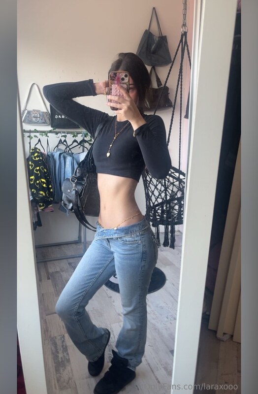 laraxooo nude photo 2