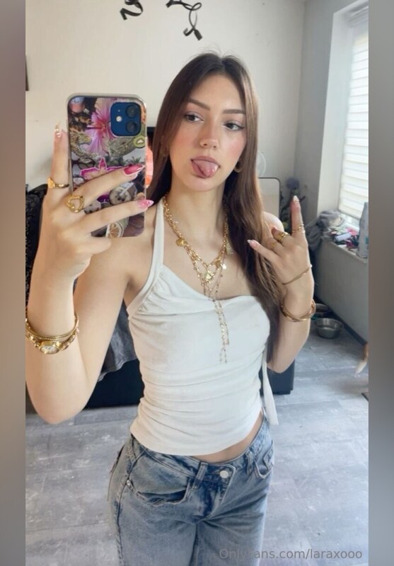 laraxooo nude photo 4