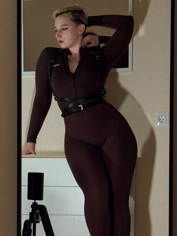 largecat.energyTaia nude photo 4