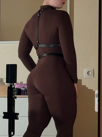 largecat.energyTaia nude photo 3