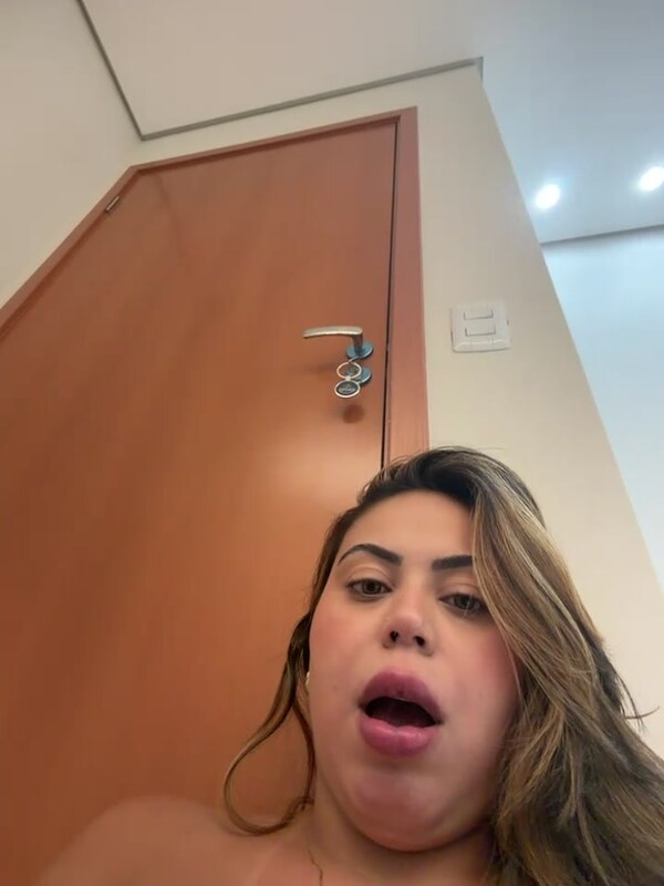 Lariic nude photo 8