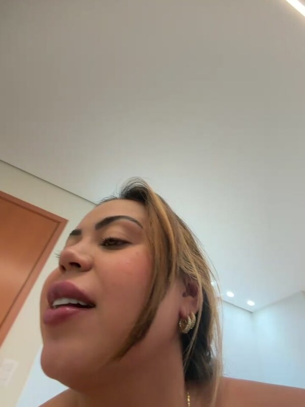 Lariic nude photo 9