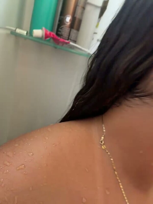 Lariic nude photo 6