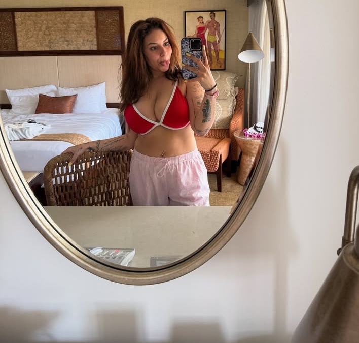 Larissa Cambusano nude photo 6