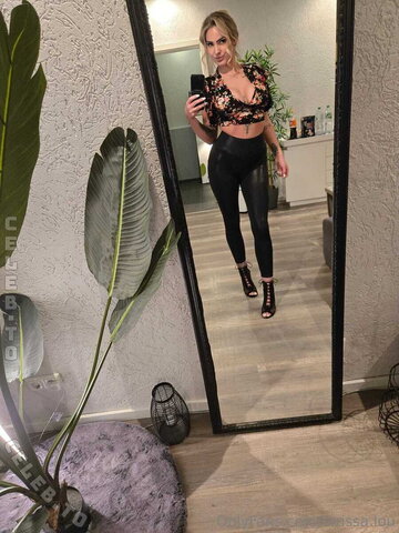 Larissa Lou nude photo 18