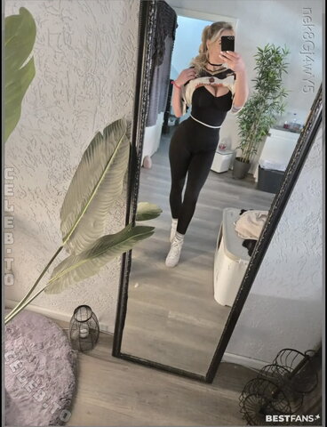 Larissa Lou nude photo 64