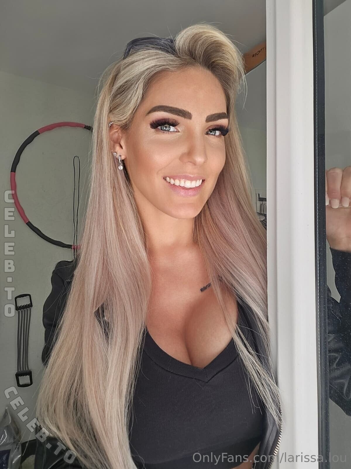 Larissa Lou nude photo 2