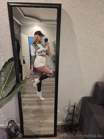 Larissa Lou photo 2