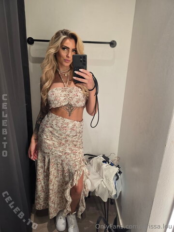 Larissa Lou photo 1