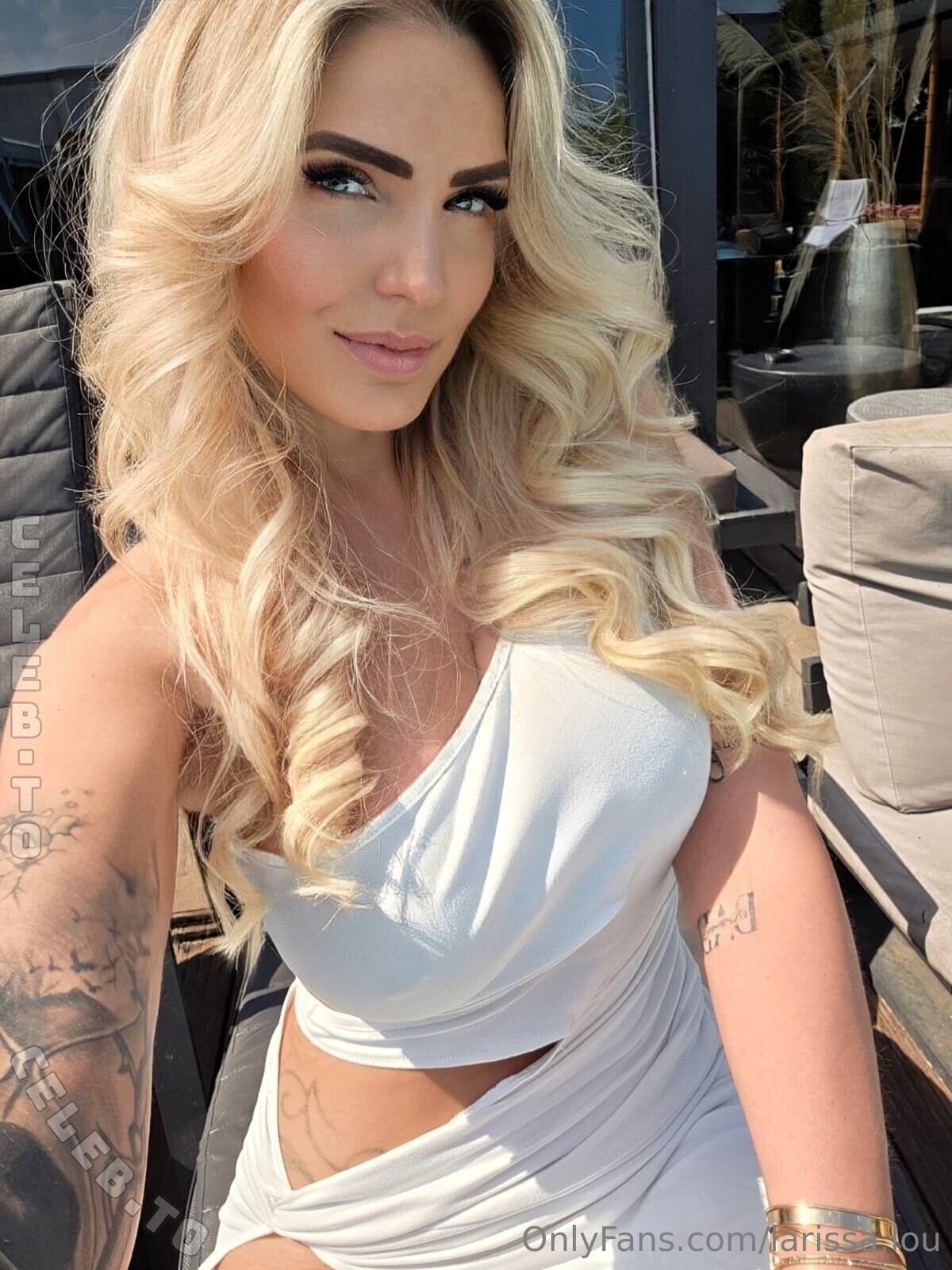 Larissa Lou nude photo 6