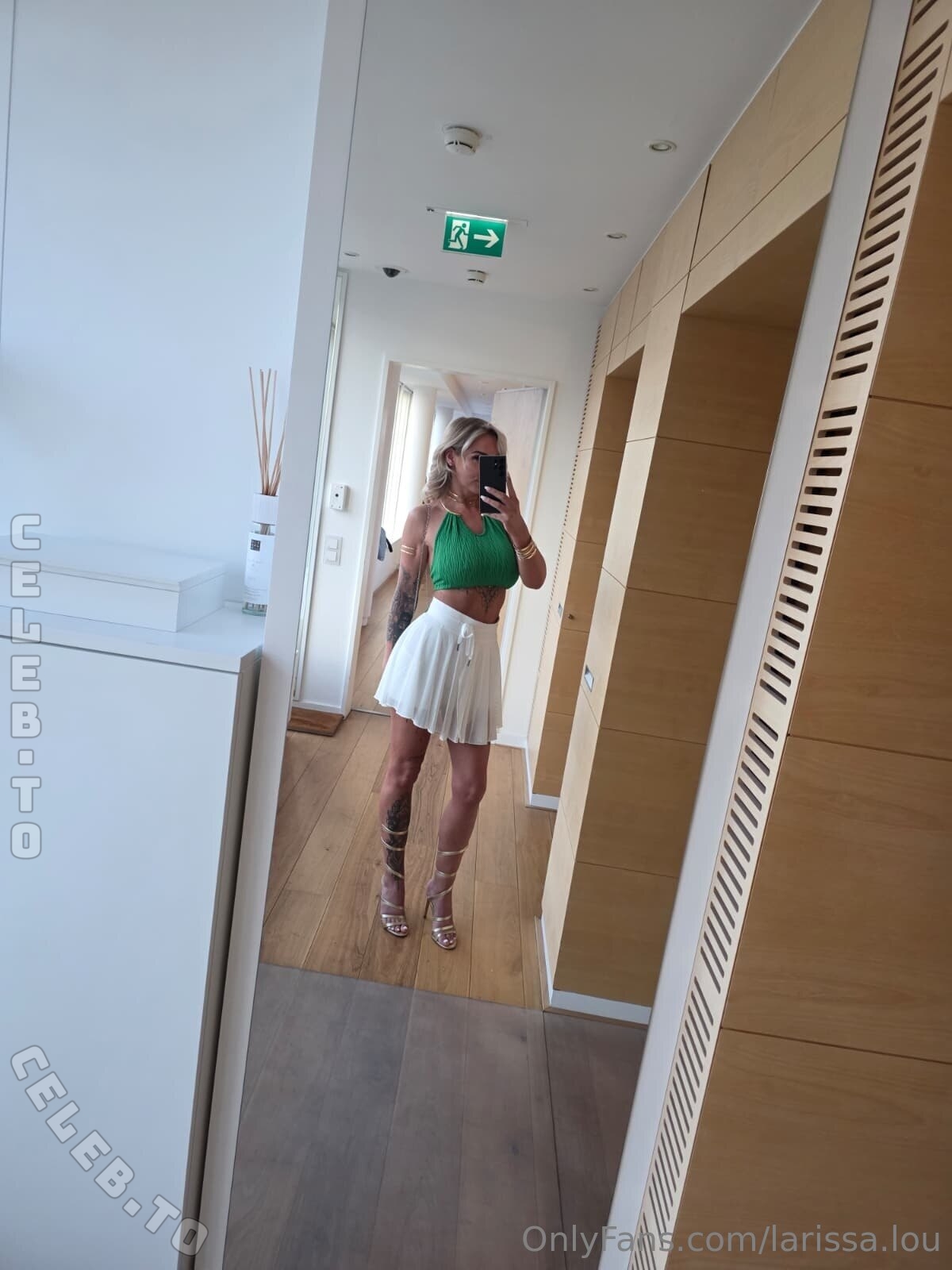 Larissa Lou nude photo 2