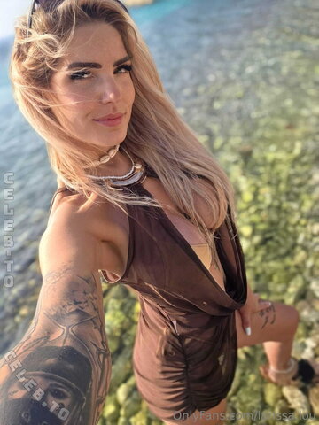 Larissa Lou Sexy (2 photos)