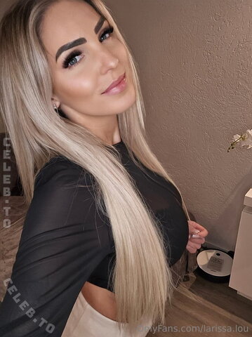 Larissa Lou Hot (1 photo)