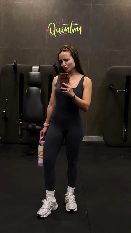 Larissa Manoela nude photo 2