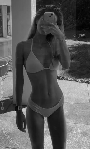 Larissa Merlyn Selena (larissahausler) nude photo 19