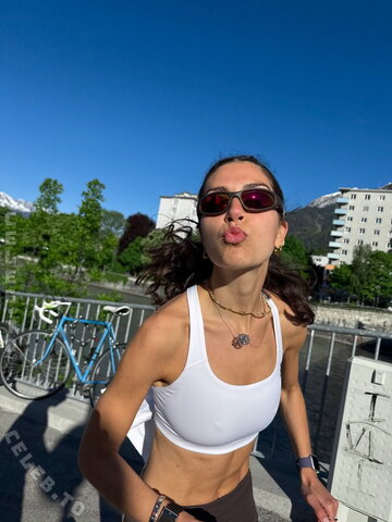 Larissa Merlyn Selena (larissahausler) photo 2