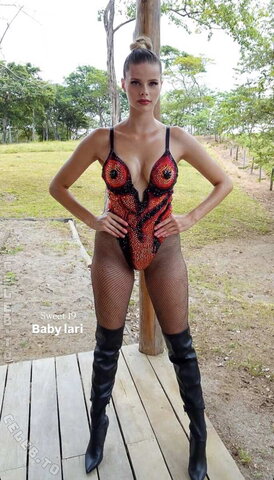 Larissa Neumann nude photo 37