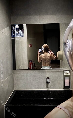 Larissa.775 nude photo 3