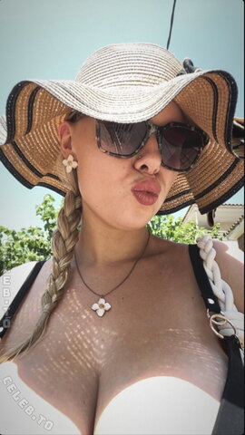 Larissa.lhaa nude photo 48
