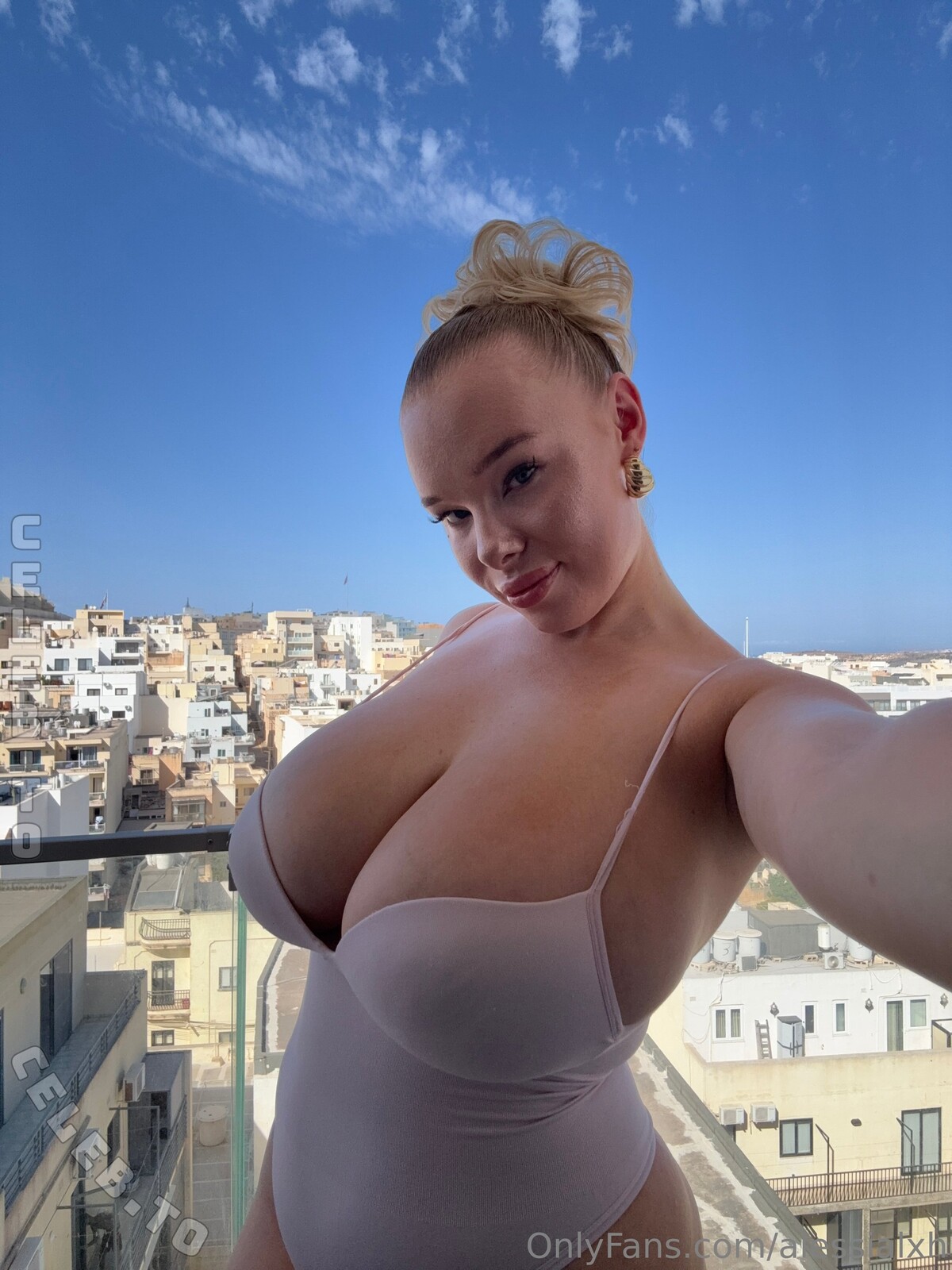 Larissa.lhaa nude photo 2