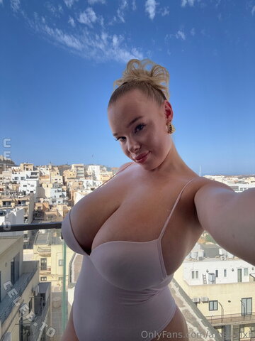 Larissa.lhaa nude photo 9