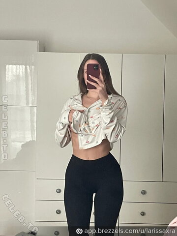 Larissaxra nude photo 12