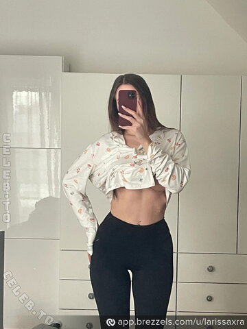 Larissaxra nude photo 21