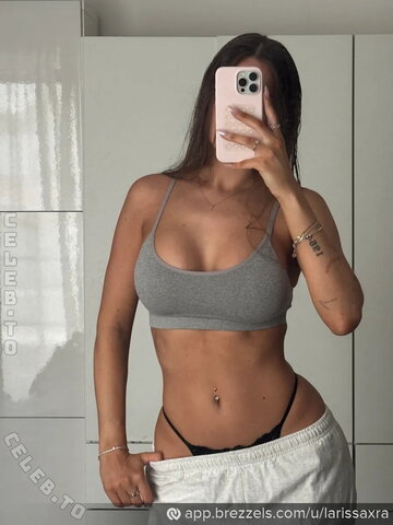 Larissaxra nude photo 5