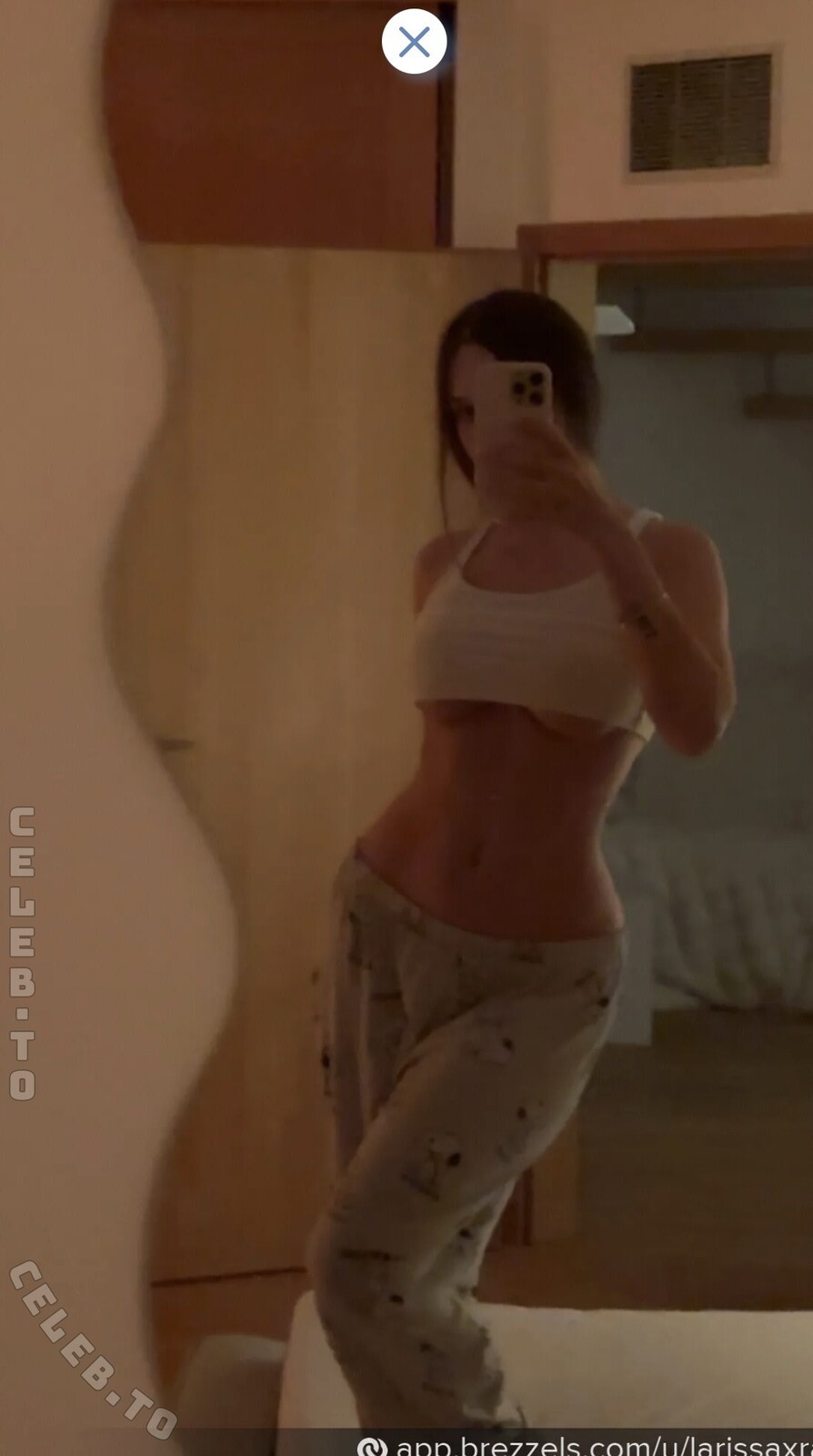 Larissaxra nude photo 1
