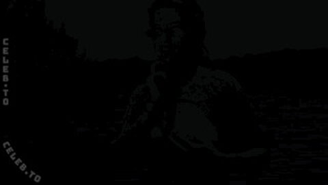 larolon nude photo 1