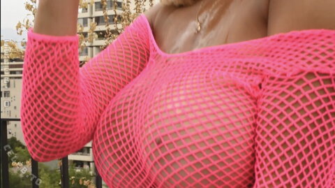 larolon nude photo 18